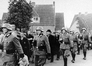 Dutch Jews being rounded up