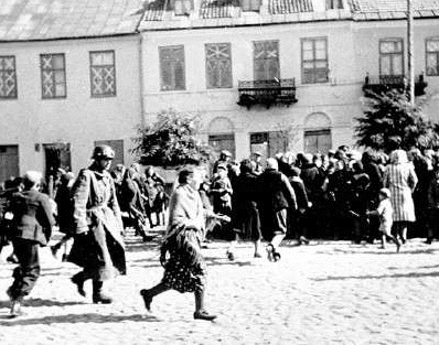Round up of Jews in Plonsk, Poland 