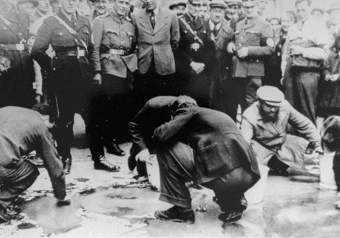 Humiliation
                                                          of Jews in
                                                          1938 Austria