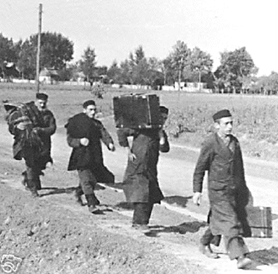 Jews fleeing Poland